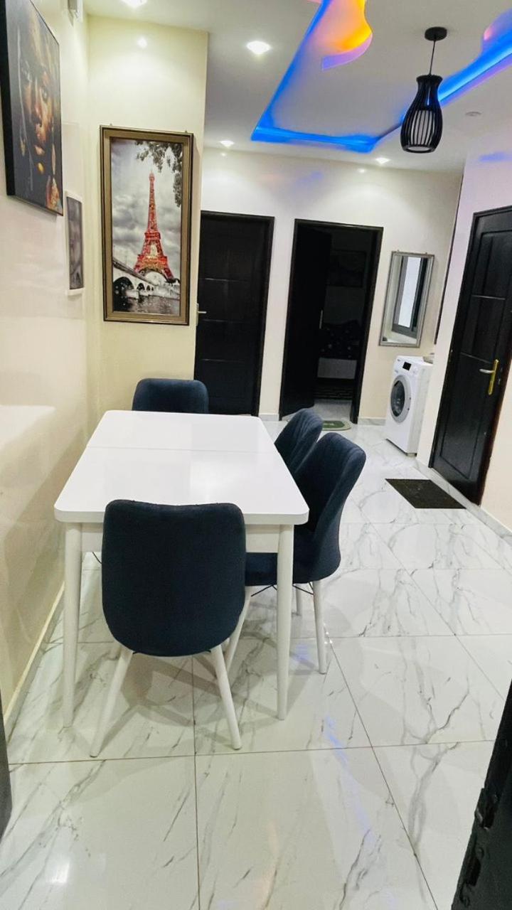 Flat Apartment *